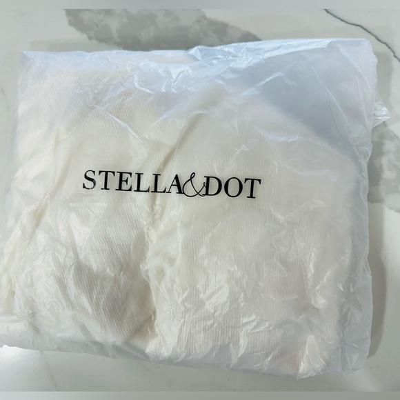 Stella & Dot Rushed Long Sleeve Crinkle
Top Ivory - Picture 2 of 2